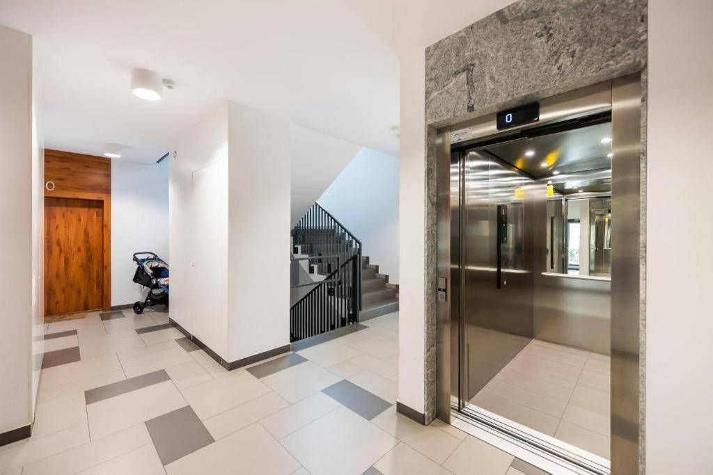 Luxury Garden Apartment วอร์ซอ ภายนอก รูปภาพ